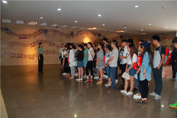 2016062808401262.jpg 伟德国际官网学生党员赴鄂豫皖革命纪念馆开展“两学一做”党日活动