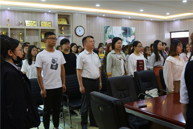 2018050709005513.jpg 伟德国际官网师生观看纪念马克思诞辰200周年大会