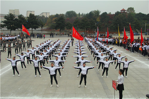 2016110914571123.jpg 伟德国际官网在新生广播体操比赛中夺冠
