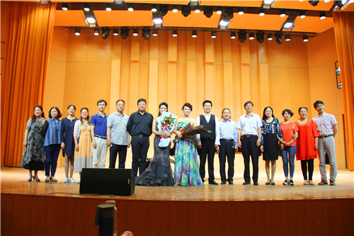 2016061208542812.jpg 伟德国际官网青年教师冯志东个人独唱音乐会亮相音乐厅
