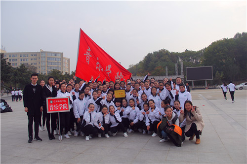 2016110914571113.jpg 伟德国际官网在新生广播体操比赛中夺冠