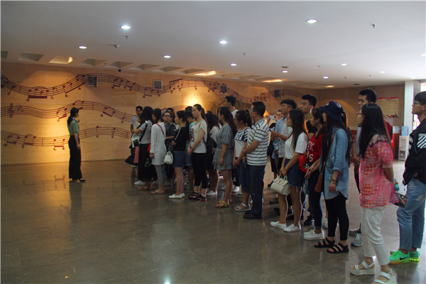 2016062808401212.jpg 伟德国际官网学生党员赴鄂豫皖革命纪念馆开展“两学一做”党日活动