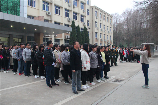 2017032014145021.jpg 伟德国际官网隆重举行升旗仪式