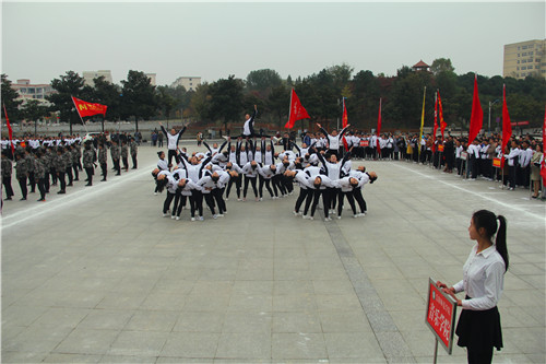 2016110914571112.jpg 伟德国际官网在新生广播体操比赛中夺冠