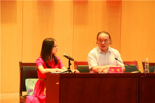 2016091815192098.jpg 伟德国际官网举行2016级新生家长见面会